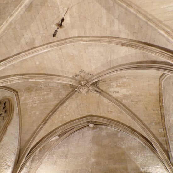 Gedetailleerd steenhouwwerk, close-up.