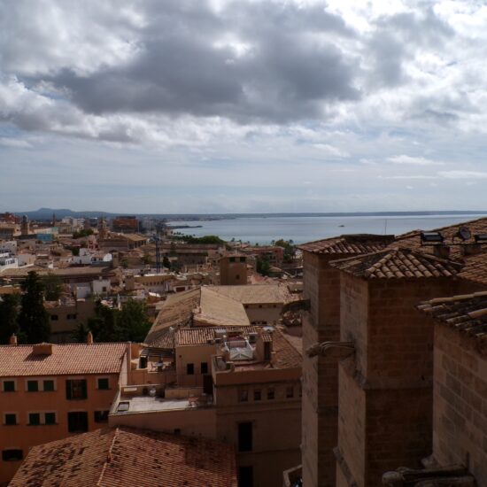 Kathedraal uitzicht bij de zee.