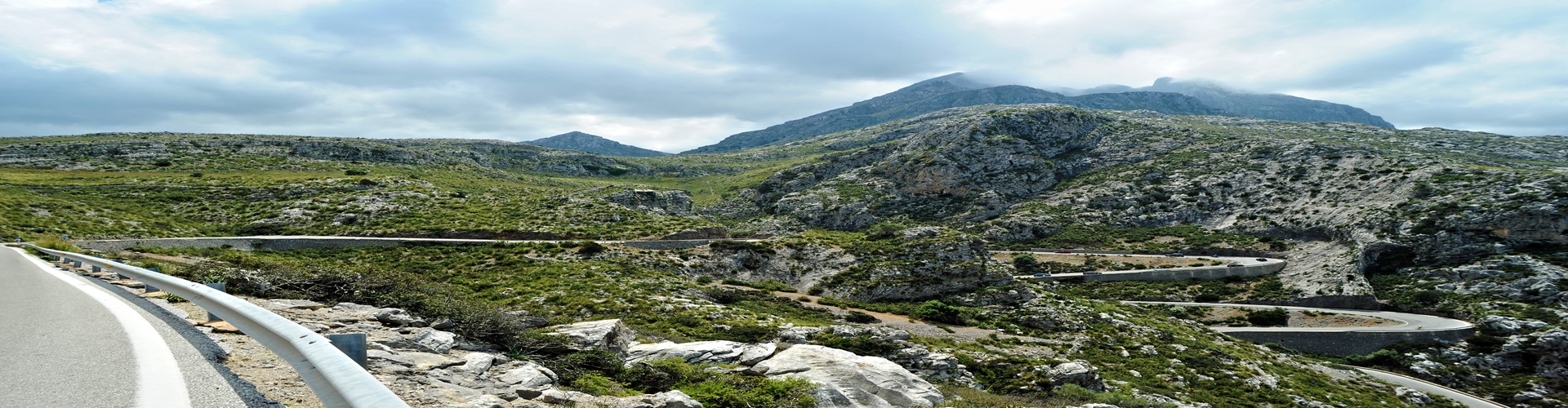 De weg naar Sa Calobra en het Serra de Tramuntana-gebergte