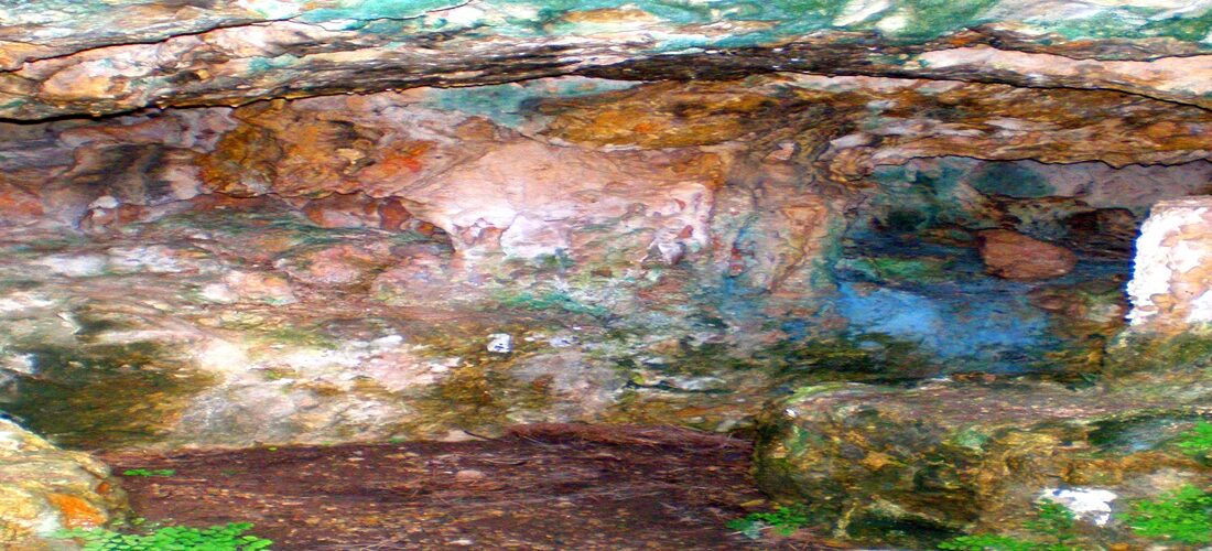 Sa cova d’es racó”, pequeña caverna situada