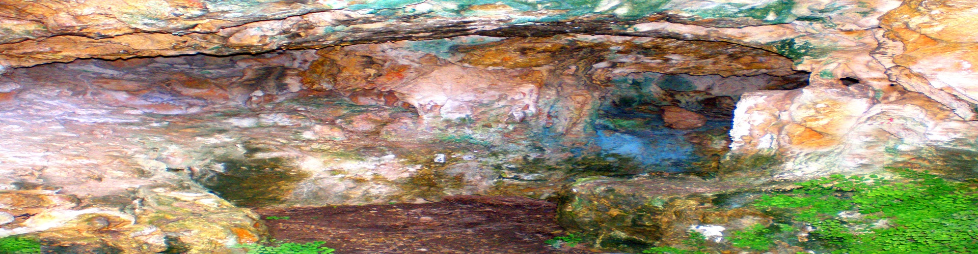 Sa cova d’es racó”, pequeña caverna situada