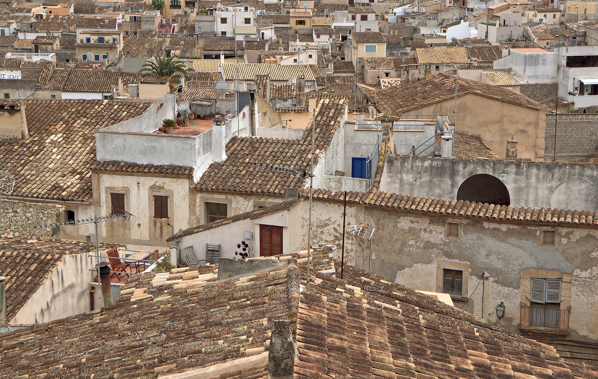 Uitzicht over het stadje Artà op Mallorca vanaf de kerk