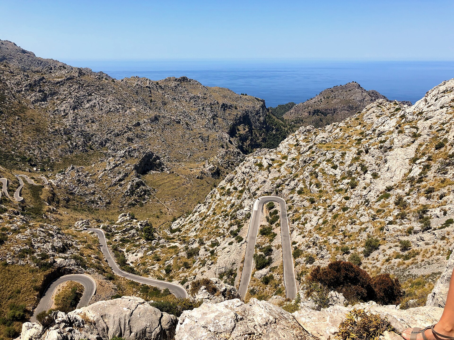 De weg Ma-2141 door de bergen van Mallorca