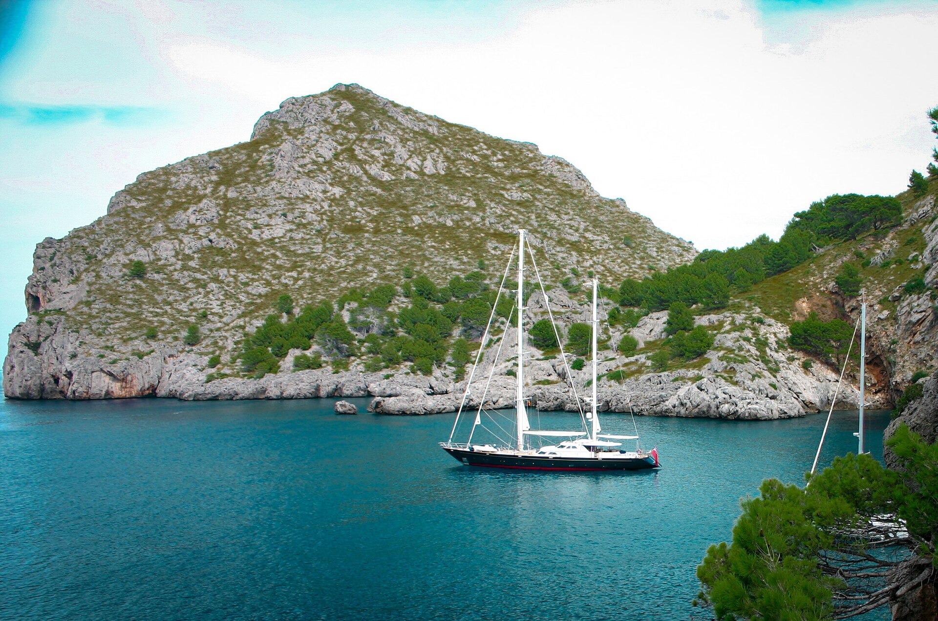 Zeilboot voor de kust van Mallorca