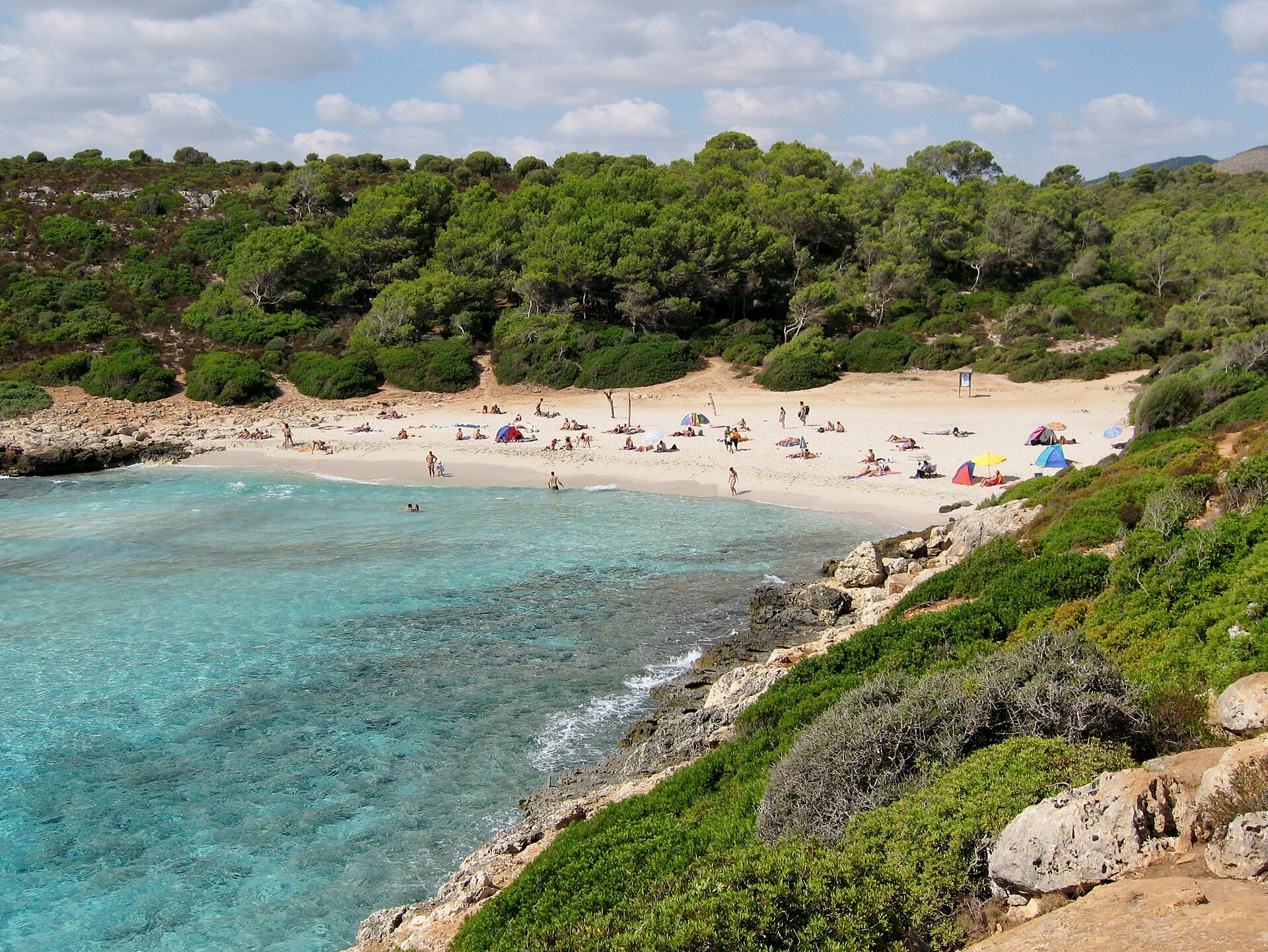 De verborgen baai Cala Varques met turquoise water