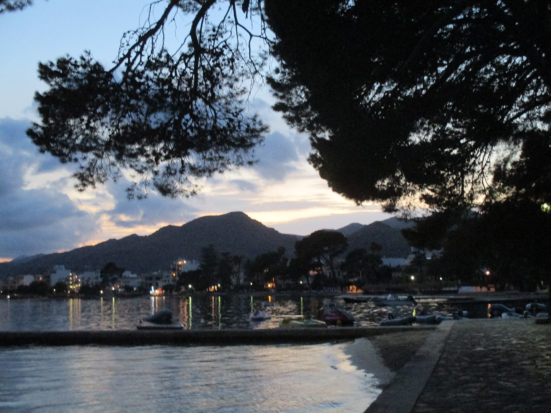 Port de Pollença in de avond, Mallorca